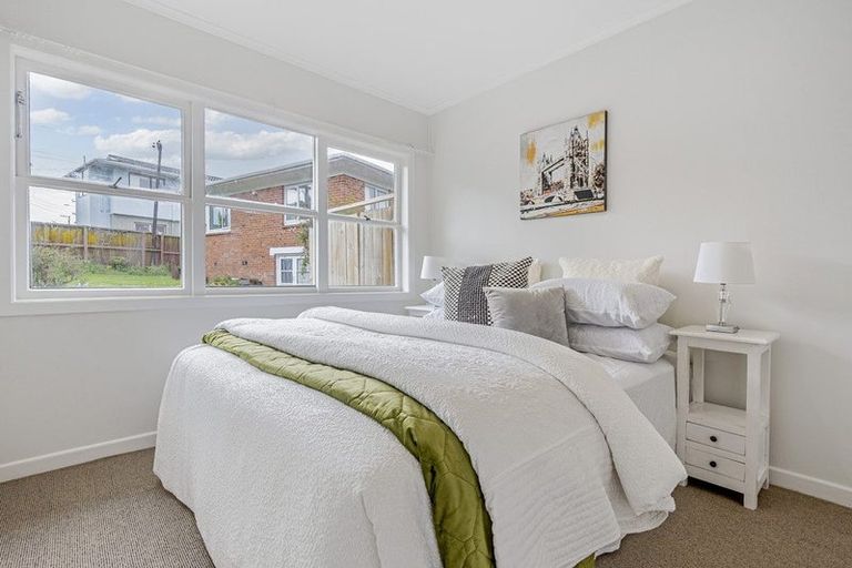 Photo of property in 1/23 Forrest Hill Road, Milford, Auckland, 0620