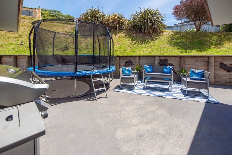 Photo of property in 35 Waverton Terrace, Churton Park, Wellington, 6037