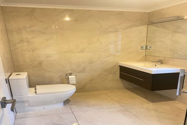 Photo of property in 40 Corricvale Way, Northcross, Auckland, 0630