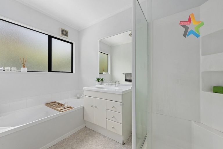 Photo of property in 59 Pokohiwi Road, Normandale, Lower Hutt, 5010