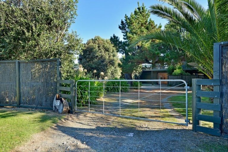 Photo of property in 138 Blue Pacific Parade, Riversdale Beach, Masterton, 5872