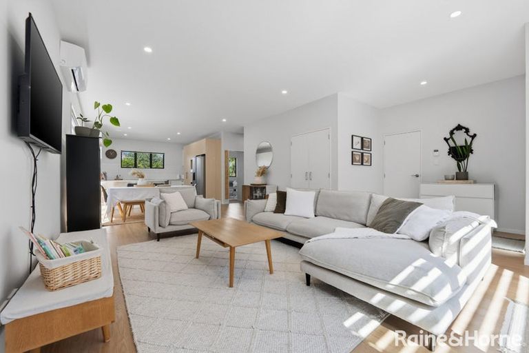 Photo of property in 19b Standage Lane, Kelston, Auckland, 0602