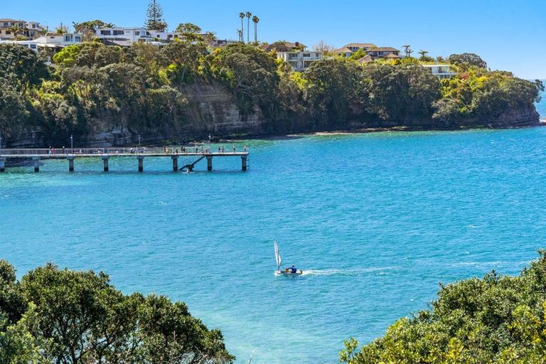 Photo of property in 17 Bournemouth Terrace, Murrays Bay, Auckland, 0630