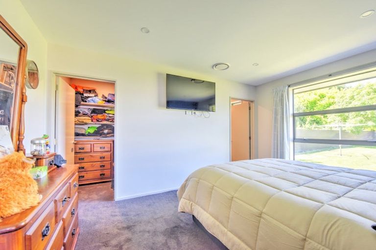 Photo of property in 18 Hunter Street, Edendale, 9825