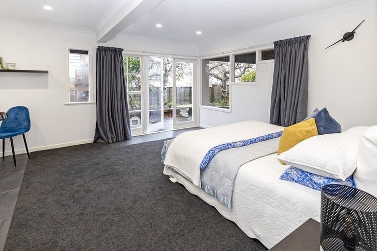 Photo of property in 72 Mellons Bay Road, Mellons Bay, Auckland, 2014