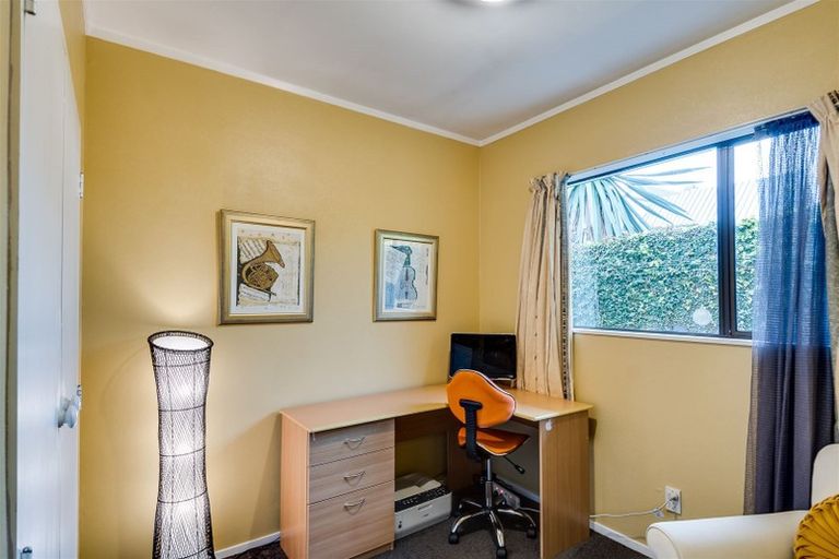 Photo of property in 2/100 Avondale Road, Taradale, Napier, 4112