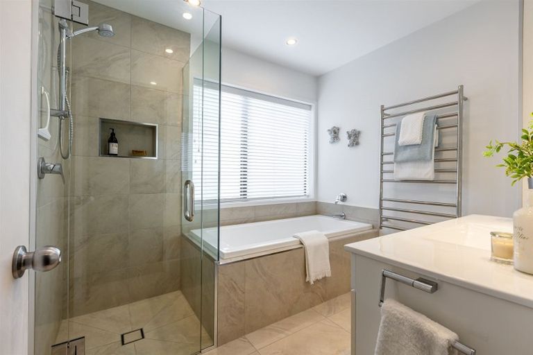 Photo of property in 17 Clyside Avenue, Half Moon Bay, Auckland, 2012