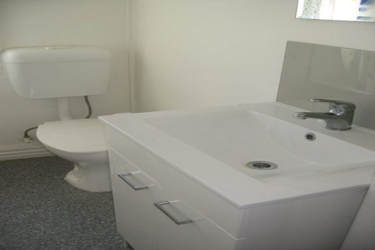 Photo of property in 3-5 Knoll Street, Island Bay, Wellington, 6023