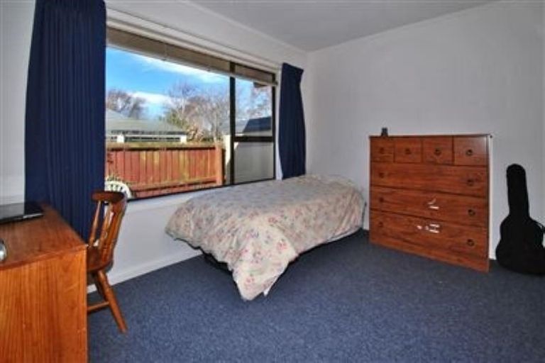 Photo of property in 1/412 Memorial Avenue, Burnside, Christchurch, 8053