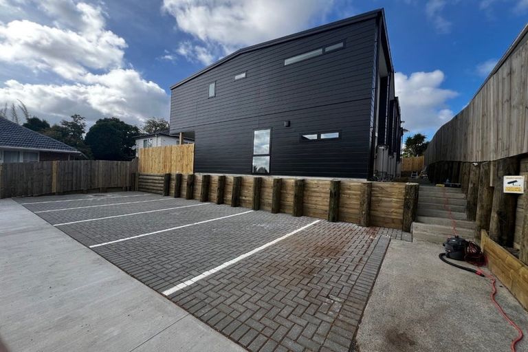 Photo of property in 5/21 Divich Avenue, Te Atatu South, Auckland, 0610