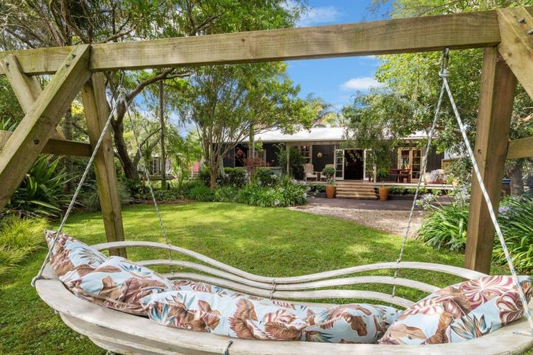 Photo of property in 56 Te Pua School Road, Helensville, 0875