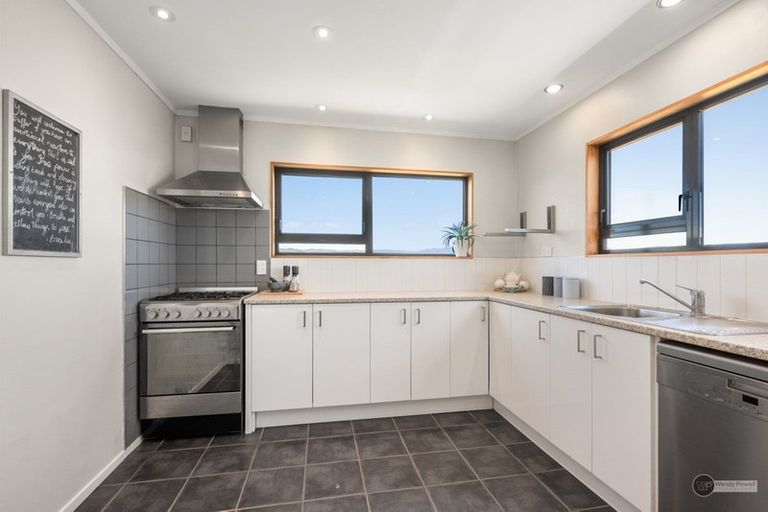 Photo of property in 41 Pekanga Road, Normandale, Lower Hutt, 5010