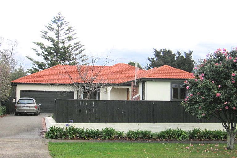 Photo of property in 24 Collingwood Street, Hokowhitu, Palmerston North, 4410