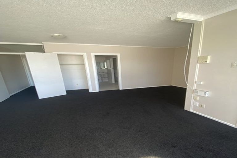 Photo of property in Churchill Flats, 213 The Terrace, Wellington Central, Wellington, 6011