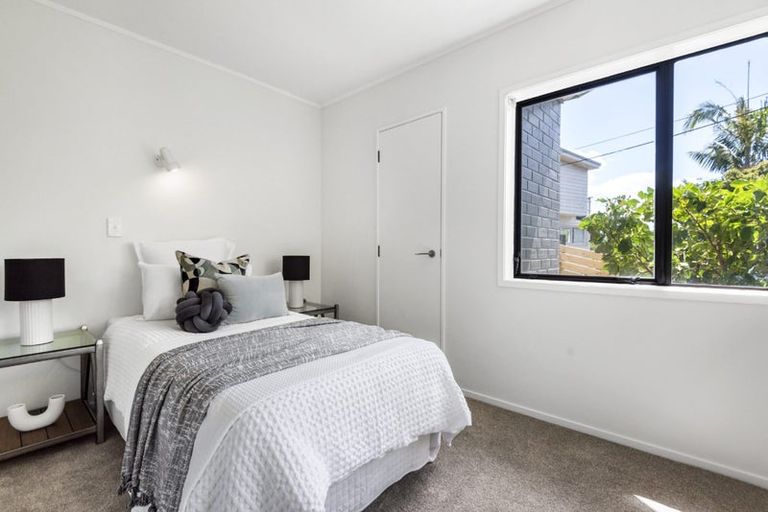 Photo of property in 1/20a Hauraki Road, Hauraki, Auckland, 0622