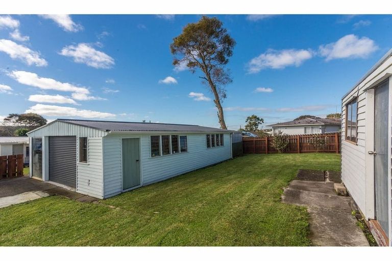Photo of property in 24 Sunvue Road, Glen Eden, Auckland, 0602