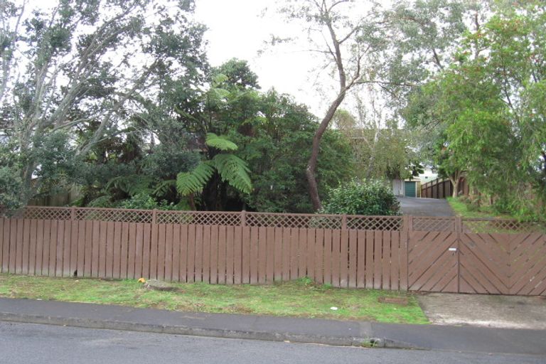 Photo of property in 37 Helleur Road, Massey, Auckland, 0614