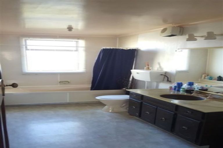 Photo of property in 90 Rhodes Street, Waimate, 7924