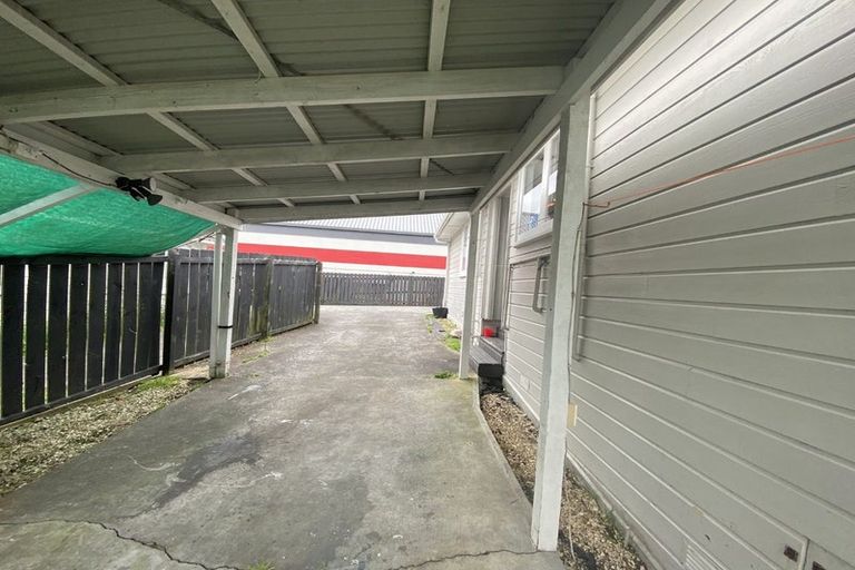 Photo of property in 1/47 Luckens Road, West Harbour, Auckland, 0618