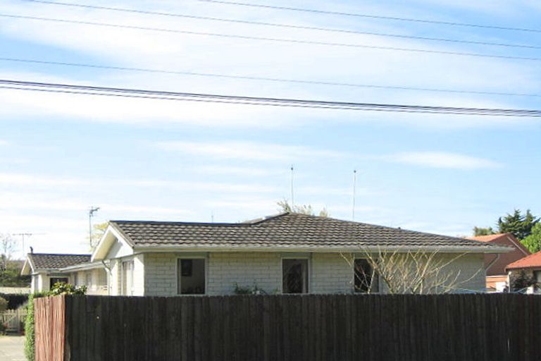 Photo of property in 2/125 Prestons Road, Redwood, Christchurch, 8051