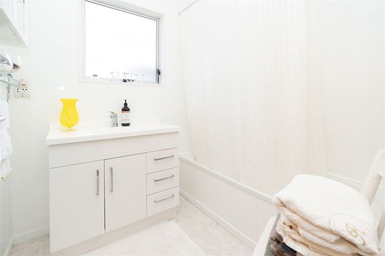 Photo of property in 114 Lewis Street, Glenview, Hamilton, 3206