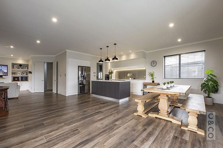 Photo of property in 42 Pohutukawa Parade, Riverhead, 0820