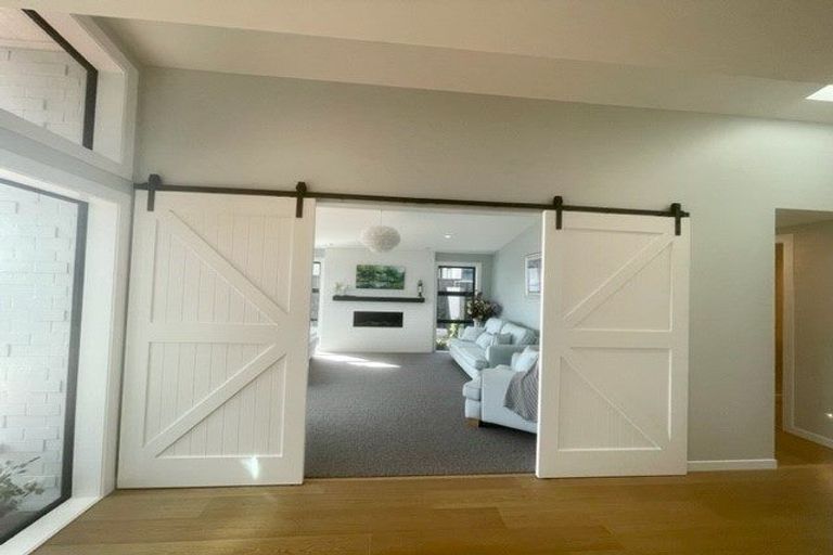 Photo of property in 14 Rotorua Grove, Aotea, Porirua, 5024