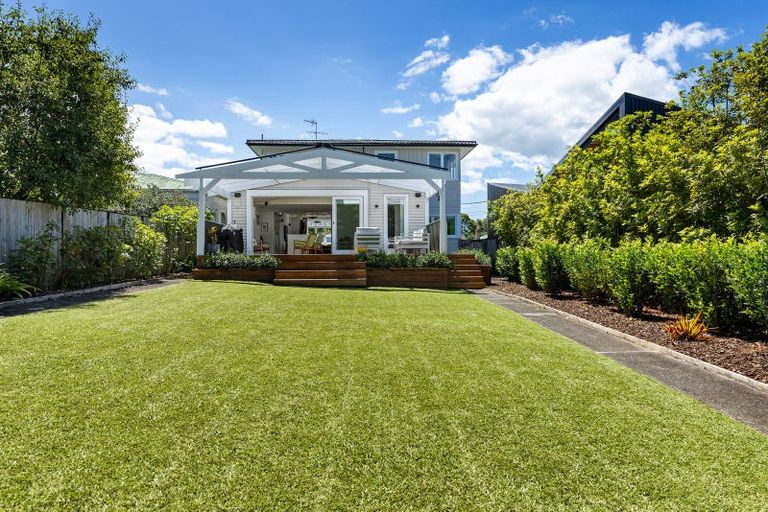 Photo of property in 5 Manor Place, Point Chevalier, Auckland, 1022