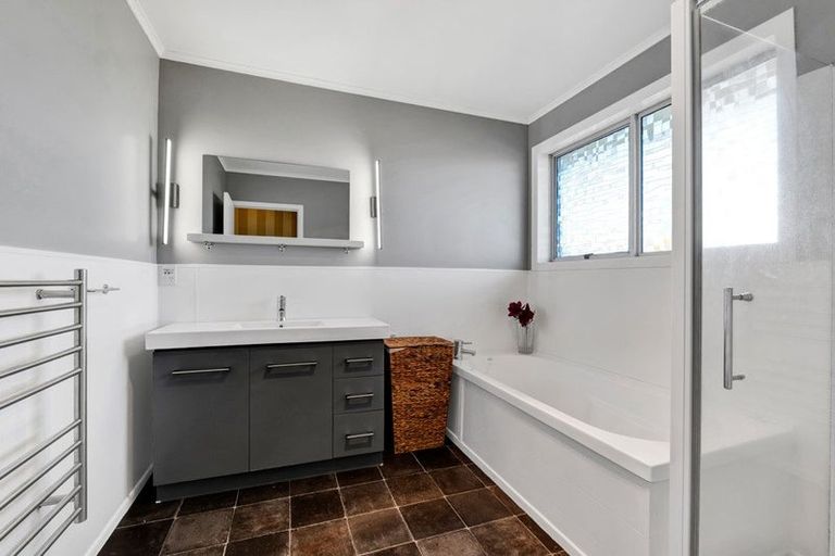 Photo of property in 17 Dives Avenue, Hawera, 4610