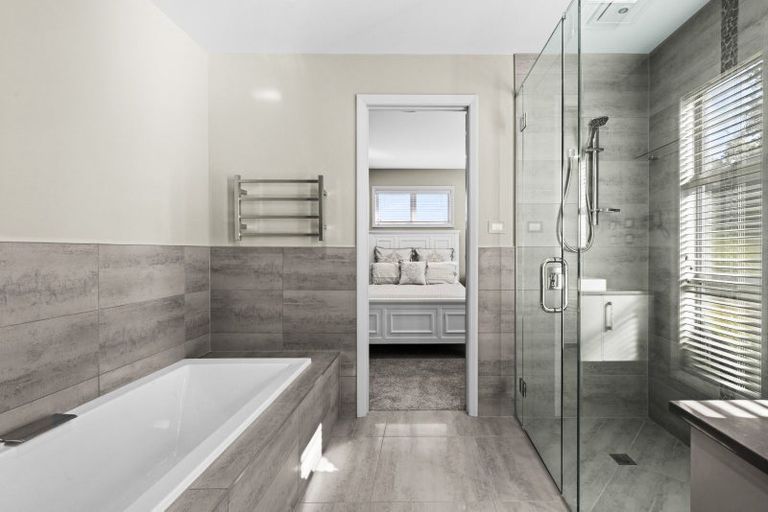 Photo of property in 12 Spur Road, Havelock North, 4130