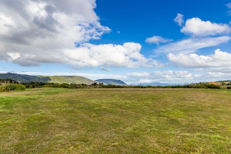 Photo of property in 28 Lacebark Drive, Kinloch, Taupo, 3377