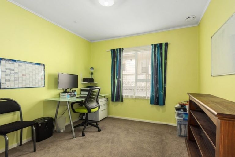 Photo of property in 64 Thomas Street, Stokes Valley, Lower Hutt, 5019