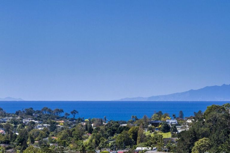 Photo of property in 2/133 Carlisle Road, Northcross, Auckland, 0632