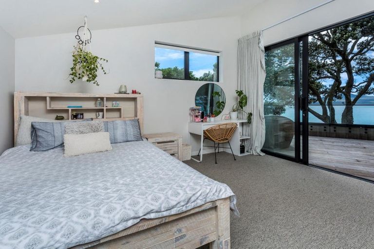 Photo of property in 2 Old Lake Road, Narrow Neck, Auckland, 0624