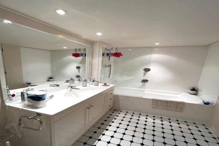 Photo of property in Highwic, 2/32 Hobson Street, Thorndon, Wellington, 6011