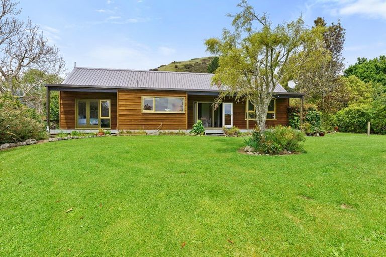 Photo of property in 123 North Manakau Road, Manakau, Levin, 5573