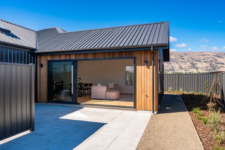 Photo of property in 6 Simpson Crescent, Wanaka, 9305