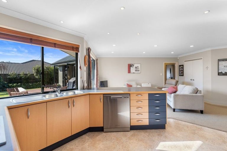 Photo of property in 40 Cranbrook Place, Rototuna North, Hamilton, 3210