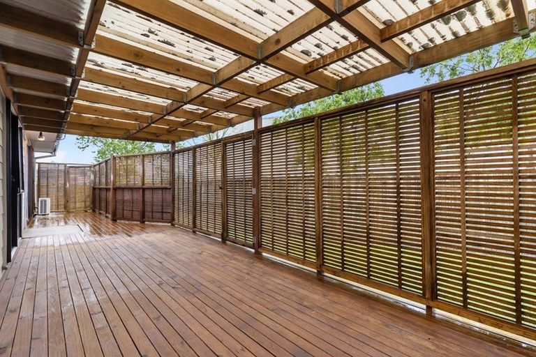 Photo of property in 32 Aviemore Drive, Highland Park, Auckland, 2010