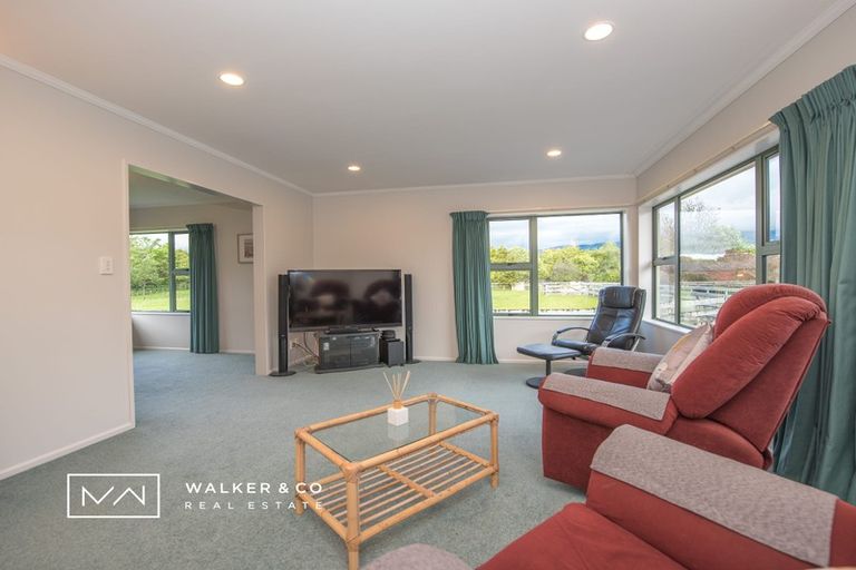Photo of property in 15 Malcolm Gillies Grove, Totara Park, Upper Hutt, 5018