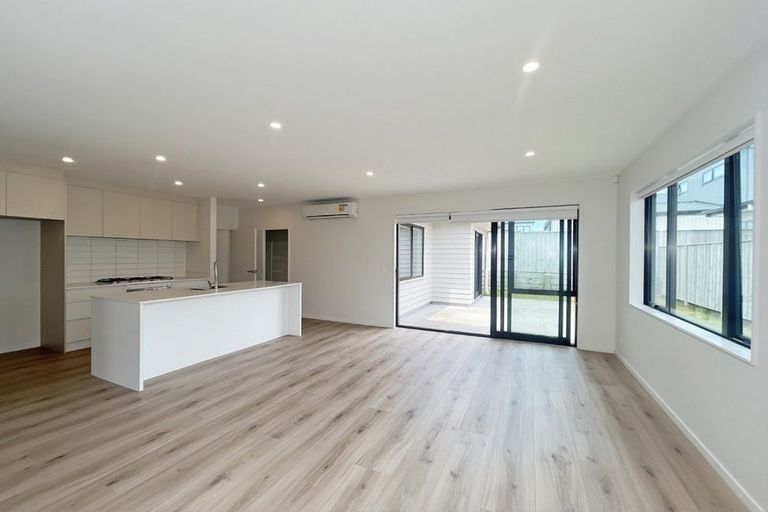 Photo of property in 6 Riria Crescent, Takanini, 2112