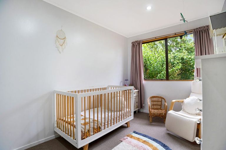 Photo of property in 2/219 Glenfield Road, Hillcrest, Auckland, 0627