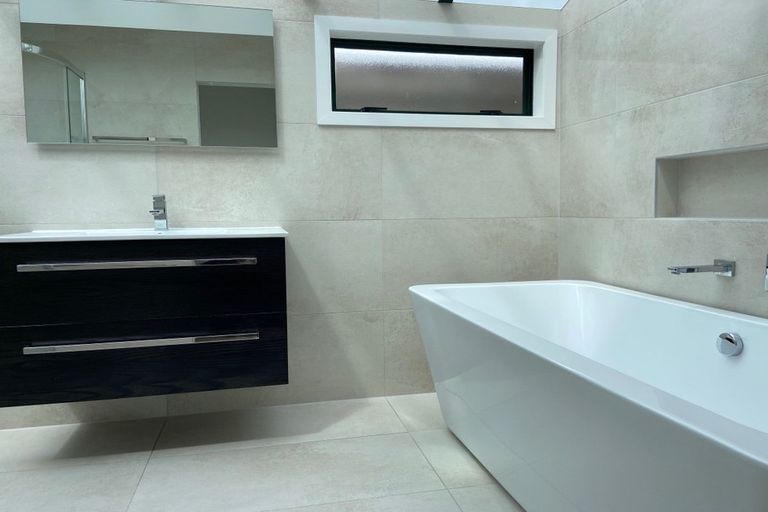 Photo of property in 1/16 Clifton Road, Hauraki, Auckland, 0622