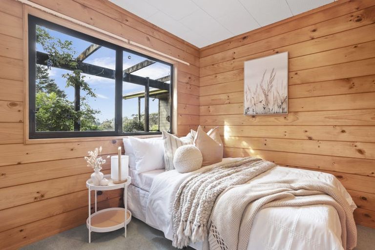 Photo of property in 14 Cochran Road, Oratia, Auckland, 0604