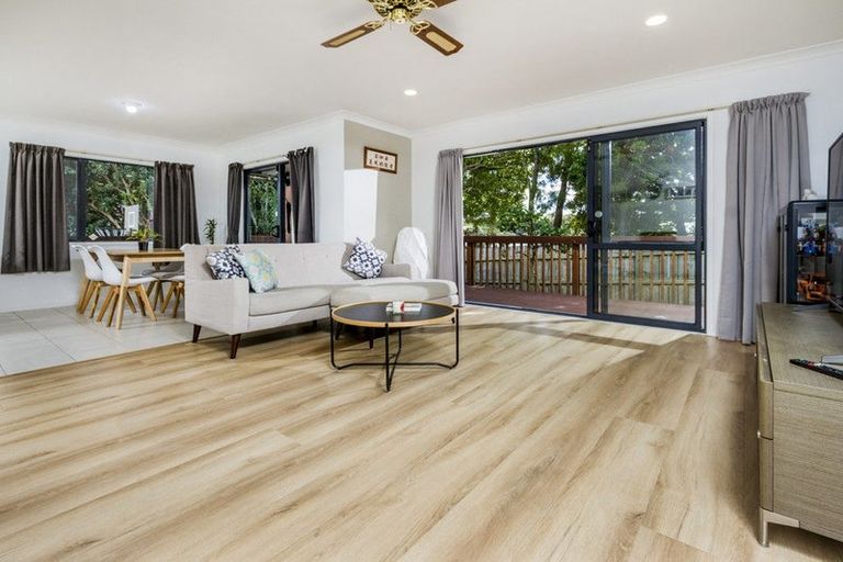 Photo of property in 1/6 Wykeham Place, Glenfield, Auckland, 0629