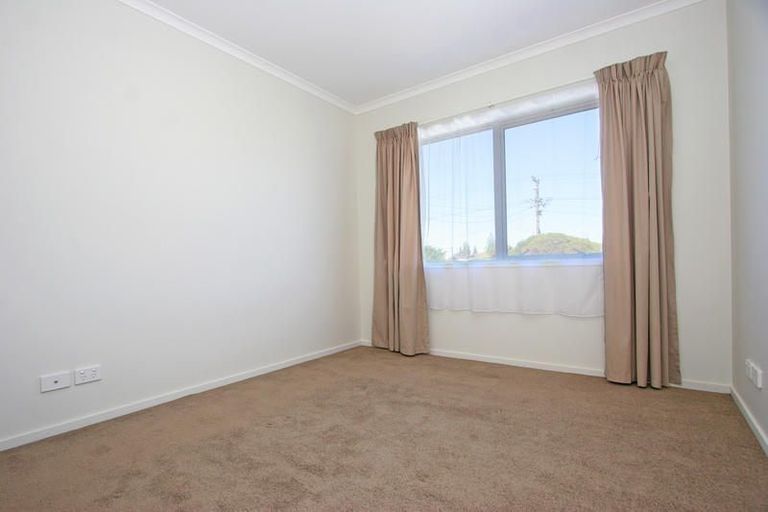 Photo of property in 58 Kenderdine Road, Papatoetoe, Auckland, 2025