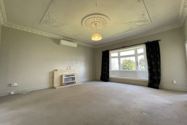 Photo of property in 11 Milverton Avenue, Hokowhitu, Palmerston North, 4410