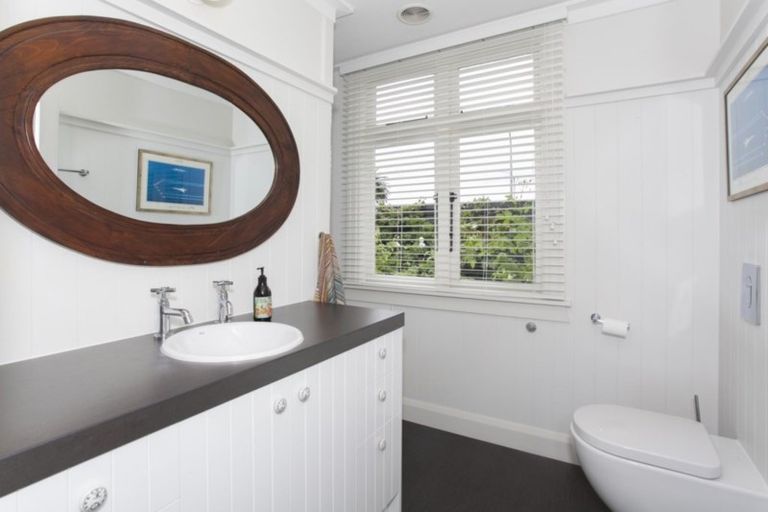 Photo of property in 4 Milverton Avenue, Hokowhitu, Palmerston North, 4410