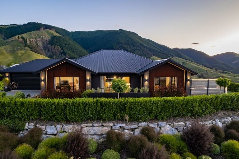 Photo of property in 17 Huntaway Close, Stoke, Nelson, 7011