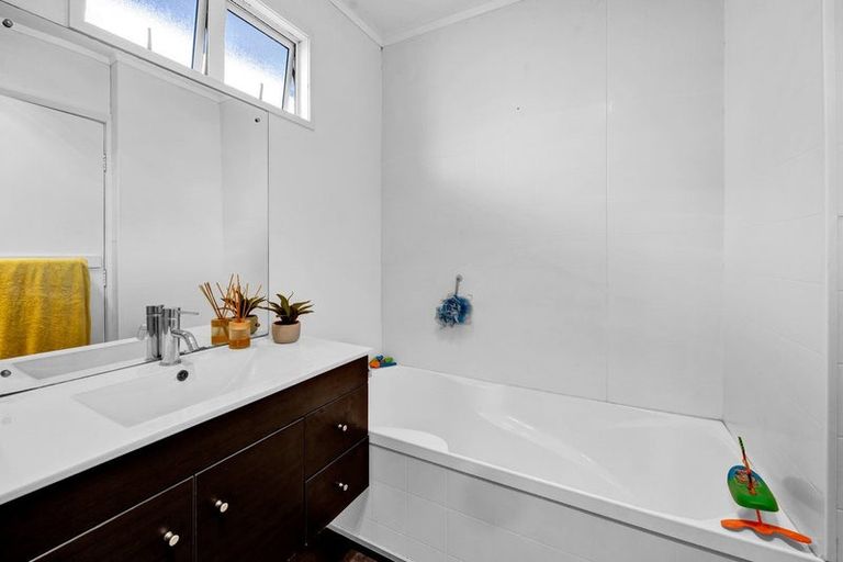 Photo of property in 16 Dives Avenue, Hawera, 4610